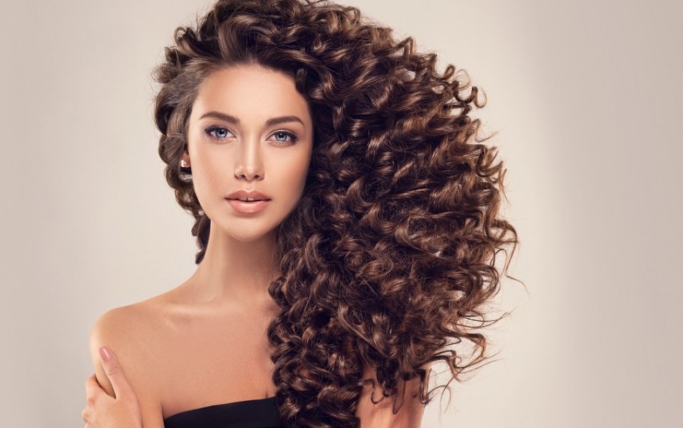 Balayage meche miel sur brune : les techniques