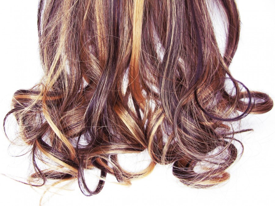 Comment le tie and dye peut-il transformer les cheveux bruns ?