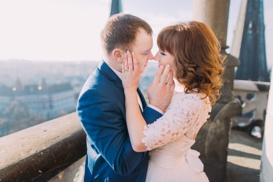 Les coiffures de mariée pour cheveux mi-longs : l'équilibre parfait Les coiffures de mariée pour cheveux mi-longs : l'équilibre parfait