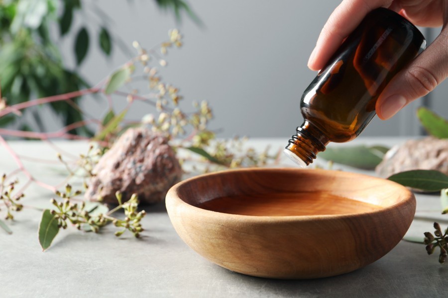 Quelle est la différence entre l'huile de jojoba et d'autres huiles pour les cheveux ?
